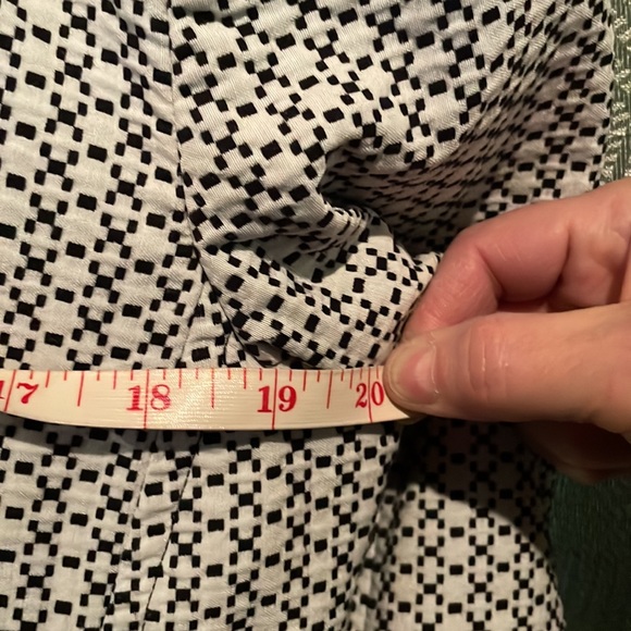 Apt. 9 EUC long coat with pockets and hidden buttons size 10 - Picture 12 of 12